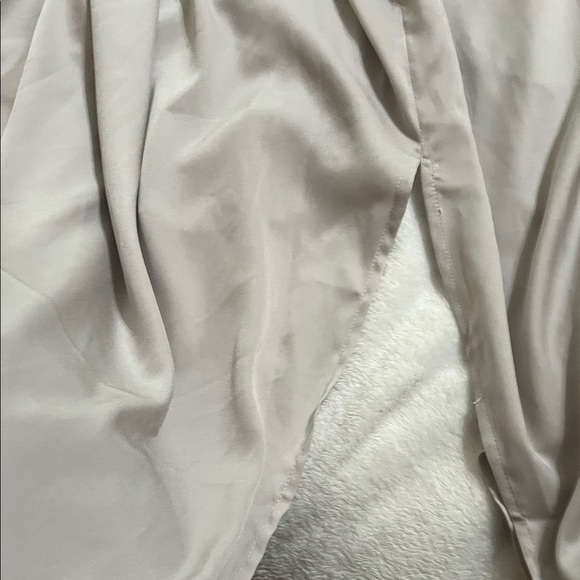 Elegant grey Flared Sleeve Dress - Picture 3 of 6